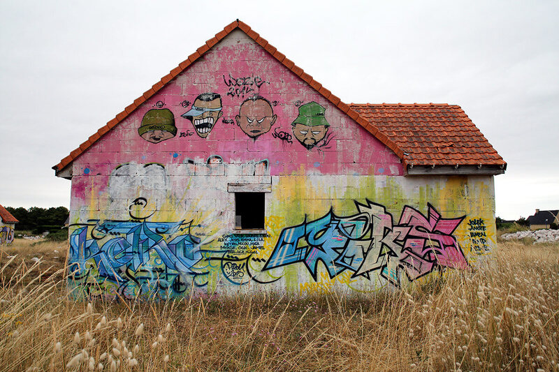In the 2000s, Pirou-Plage began to attract graffiti artists, painters, photographers and film-makers. 