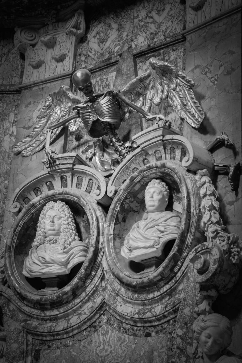 San Francesco d’Assisi a Ripa Grande, memorial to Maria Camilla and Giovanni Battista Rospigliosi, skeleton by Michele Garofolino, 1713 (photograph by Elizabeth Harper)