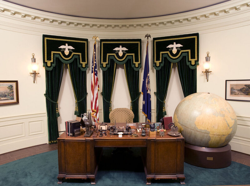 From Roosevelt To Resolute The Secrets Of All 6 Oval Office Desks