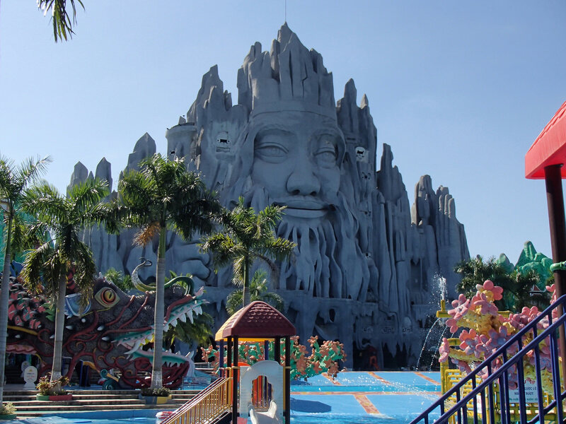 A Visual Guide to 11 of the World's Most Baffling Theme Parks - Atlas ...