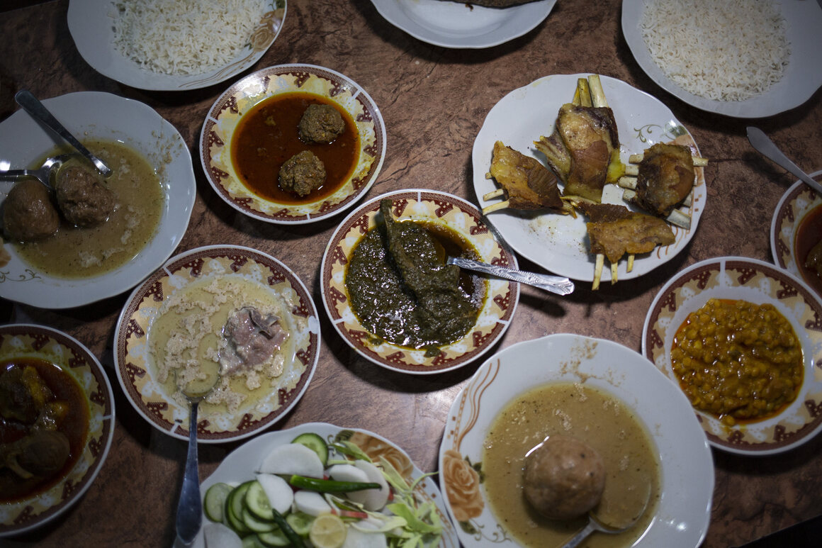 A Kashmiri wazwan at Dilbar, including kofta curry, seekh kebab, tabaq maz, goshtaba, salad, and aab gosht, and palak spinach.
