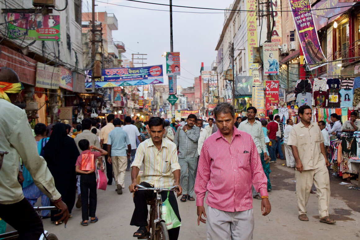 Busy street in Varanasi, an Indian city located between the 25th and 26th parallel north—the world’s most populated latitude.
