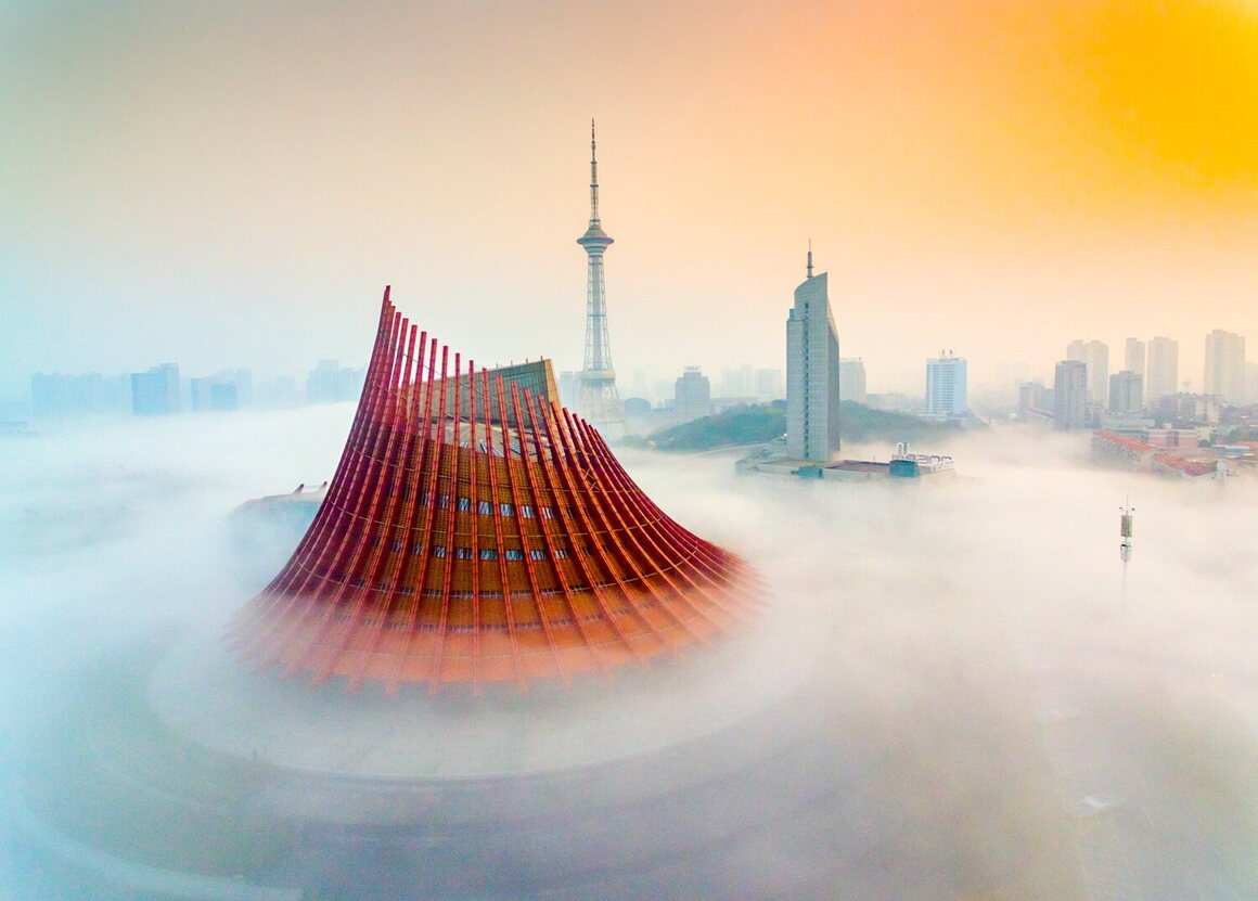 <em>天空之城（City of sky)</em>. A morning mist in Zhuzhou, Hunan, China. 