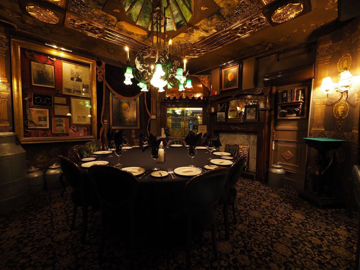 houdini room