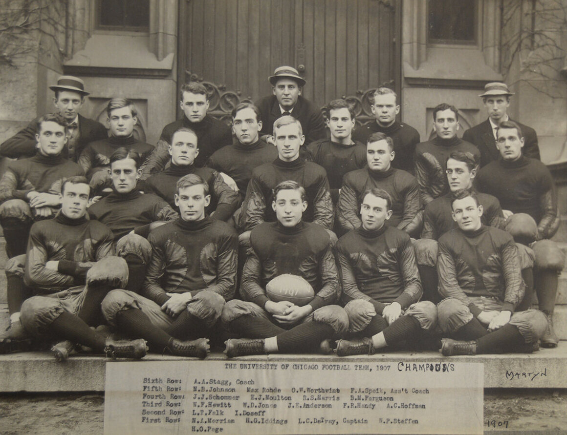 Coach Stagg and the 1907 University of Chicago Football Team. 