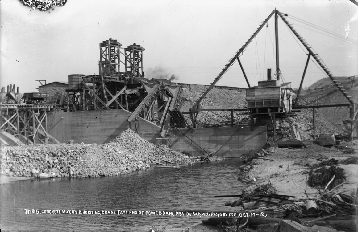 A concrete plant in Prairie du Sac, Wisconsin, 1912. 