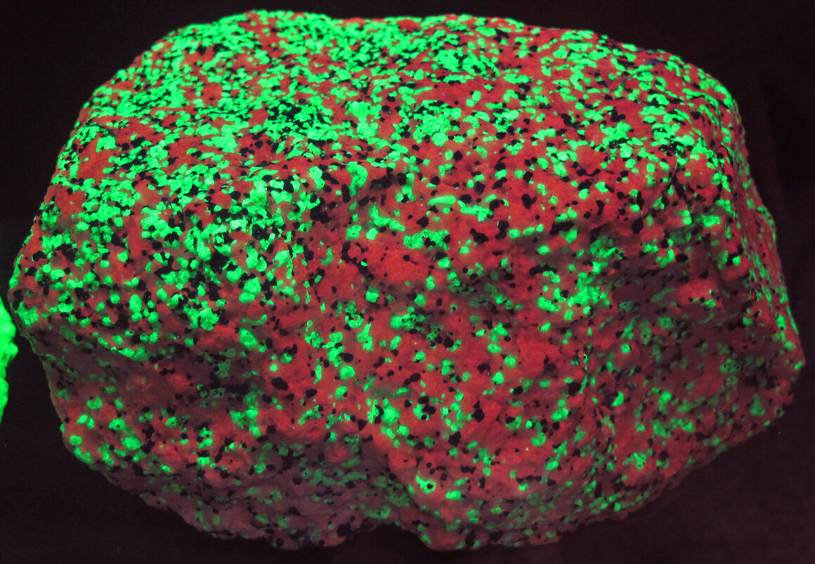 The calcite in this rock fluoresces red, while the willemite appears slime-green. 