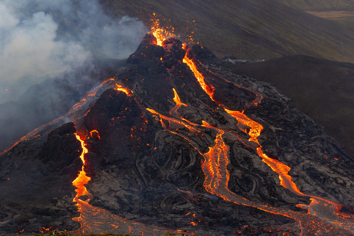 which-forms-when-a-larger-volcano-collapses-in-on-itself