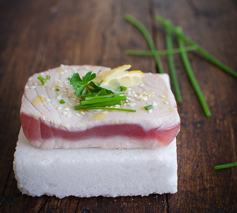 Fresh tuna seared on a tile of Cervia Salt.
