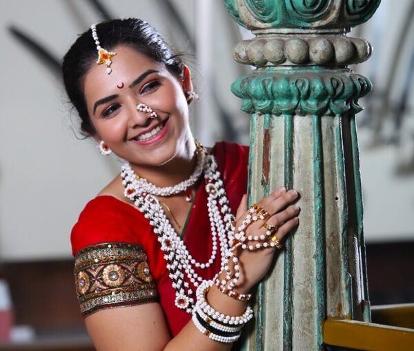 In India, a Sweet Custom Calls for Head-To-Toe Sugar Jewelry