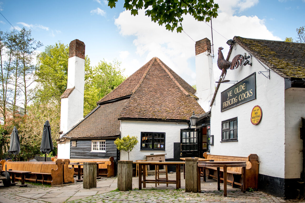 How the Black Death Gave Rise to British Pub Culture ...