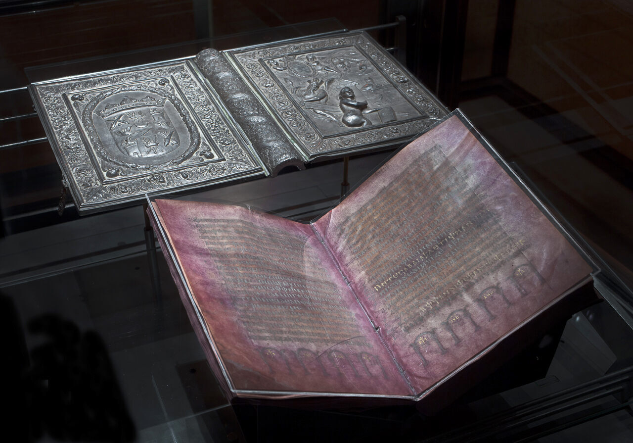 silver.bible.display.right.facing.jpg