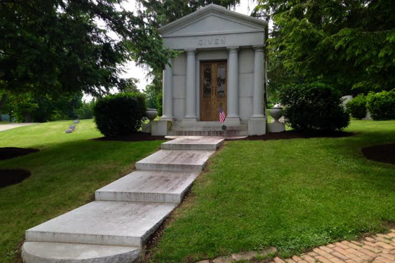 The Grave Of Mister Rogers Latrobe Pennsylvania Atlas Obscura
