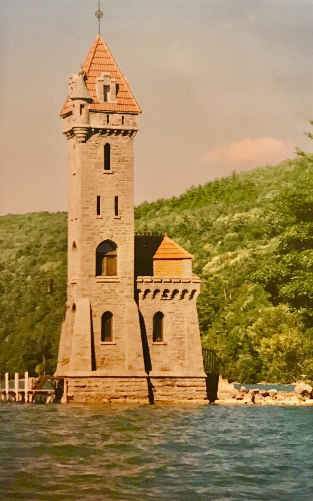 Башня Кингфишер: где находится и что посмотреть рядом
