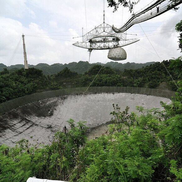 Arecibo Observatory featured in GoldenEye to be decommissioned | Daily Mail  Online