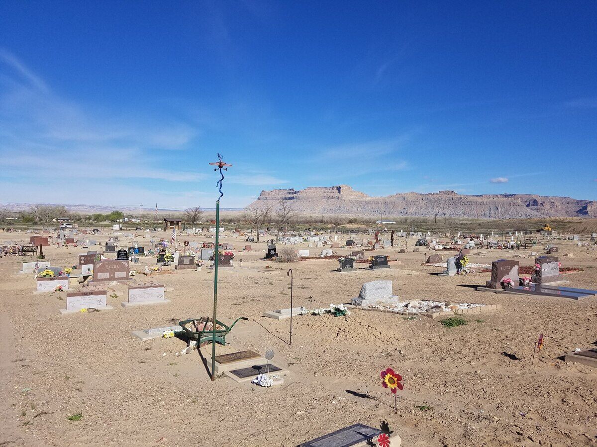 Elgin Cemetery Sentimental Statues – Green River, Utah - Atlas Obscura