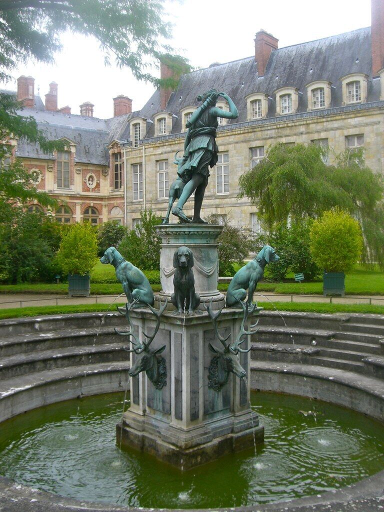 Fontaine de Diane (Fountain of Diana) - Fontainebleau 