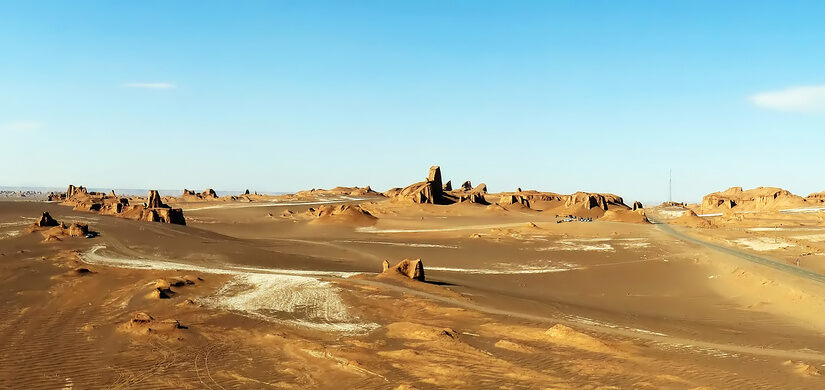 Lut_Desert_Yardangs_by_Hadi_Karimi.jpg