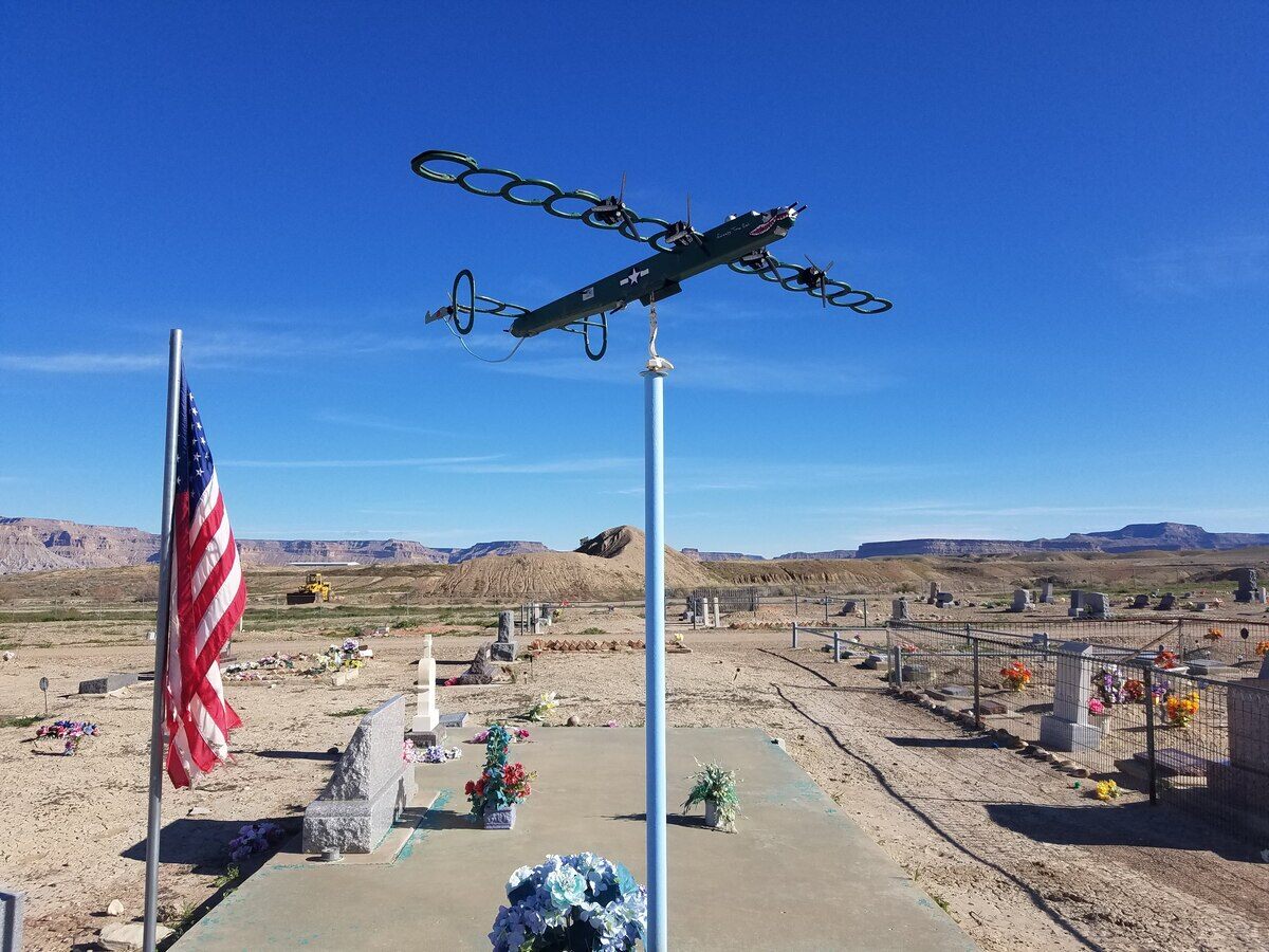 Elgin Cemetery Sentimental Statues – Green River, Utah - Atlas Obscura