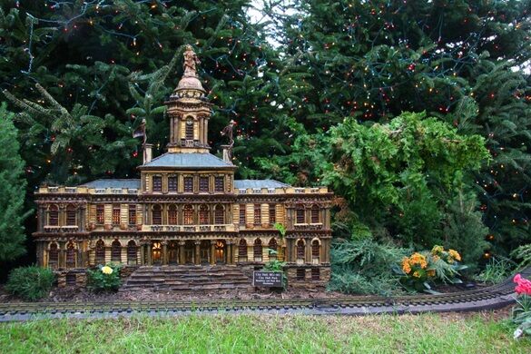 Holiday Train Show At New York Botanical Gardens Bronx New York