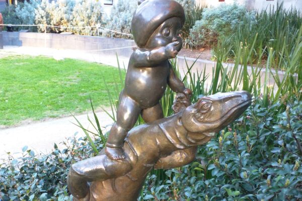 45 Unusual Statues In Australia Atlas, Bronze Garden Statues Melbourne