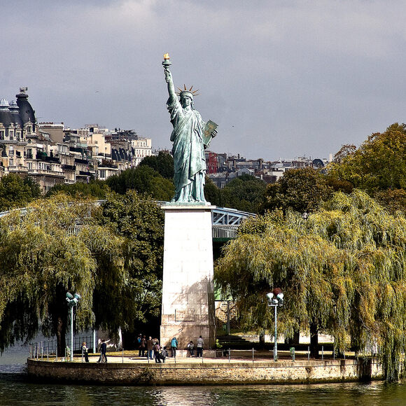 Statue Of Liberty Pont De Grenelle Paris France Atlas Obscura