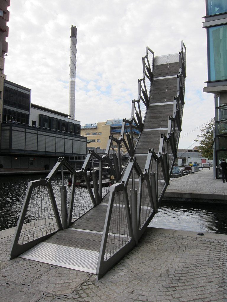 Rolling Bridge – London, England - Atlas Obscura