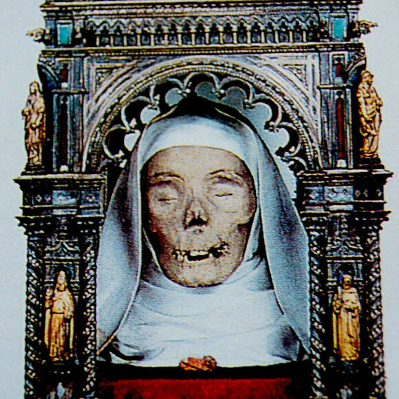 How old was st catherine of siena when she died St Catherine Of Siena S Severed Head Siena Italy Atlas Obscura