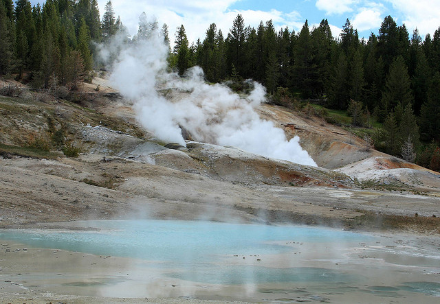 Thermal Geyser - Yellowstone in Images - Atlas Obscura Blog